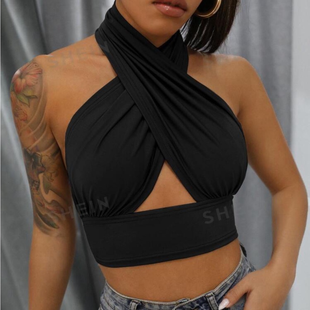 BLACK HALTER CUP WITH CUTOUT AND TWIST